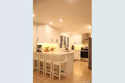 207 Hillcrest Road, Bridgeport, CT 06606 - Photo 4