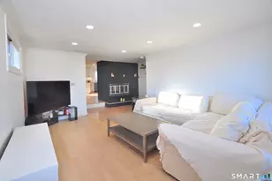 207 Hillcrest Rd, Bridgeport, CT 06606 - Photo 8