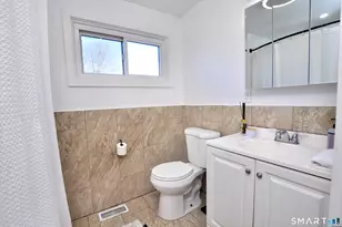 207 Hillcrest Rd, Bridgeport, CT 06606 - Photo 32