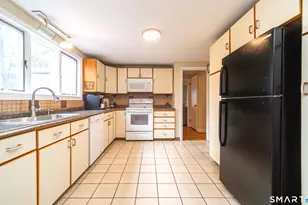 86 Hartwell Rd, West Hartford, CT 06117 - Photo 8