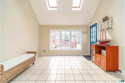 86 Hartwell Road, West Hartford, CT 06117 - Photo 2