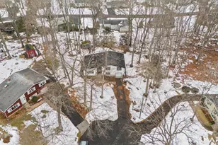 7 Dogwood Ct, Branford, CT 06405 - Photo 2