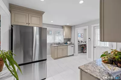 18 Giddings Avenue, Windsor, CT 06095 - Photo 4