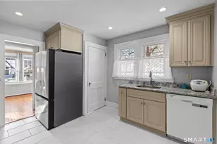 18 Giddings Ave, Windsor, CT 06095 - Photo 8