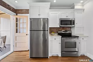 27 Nash Ln, Bridgeport, CT 06605 - Photo 6