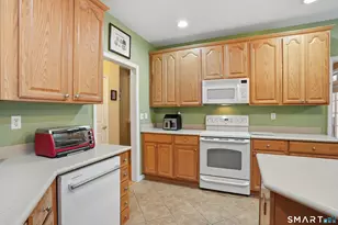 79 Suzie Dr, Newtown, CT 06470 - Photo 6