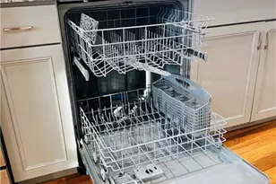 31 Brainerd Rd, Branford, CT 06405 - Photo 4