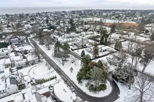 324 Sunnieholme Dr, Fairfield, CT 06824 - Photo 2