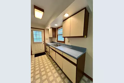 7 Golden Hill Street #2nd floor, Bethel, CT 06801 - Photo 2