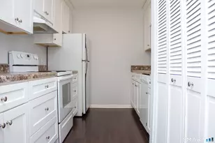 40 California St, Stratford, CT 06615 - Photo 2