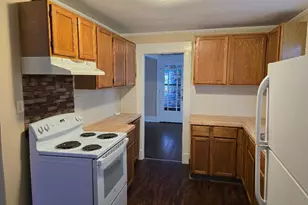 39 Lockhart Ave, Waterbury, CT 06705 - Photo 8