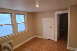 39 Lockhart Ave, Waterbury, CT 06705 - Photo 10