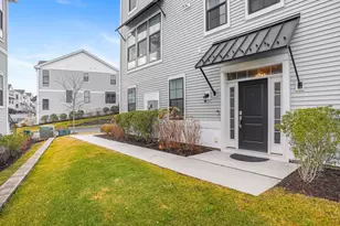 185 Brentwood Cir, Danbury, CT 06810 - Photo 2