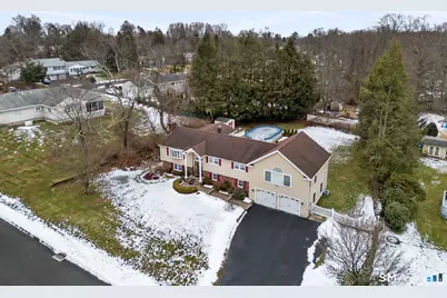 21 Histon Road, Trumbull, CT 06611 - Photo 2