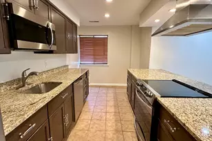 17 Lance Cir, Bridgeport, CT 06606 - Photo 2