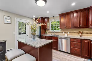 13 Williams Ct, Wolcott, CT 06716 - Photo 8