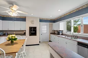 32 East Main St, Stonington, CT 06355 - Photo 16