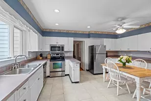 32 East Main St, Stonington, CT 06355 - Photo 18