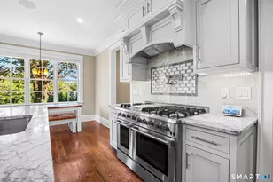 2 Doe Hollow Dr, Trumbull, CT 06611 - Photo 8