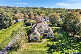 2 Doe Hollow Dr, Trumbull, CT 06611 - Photo 2