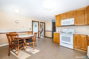 186 Hang Dog Ln, Wethersfield, CT 06109 - Photo 8