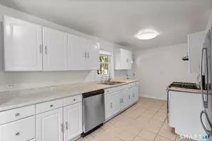 36 Baltic St, Hartford, CT 06112 - Photo 8