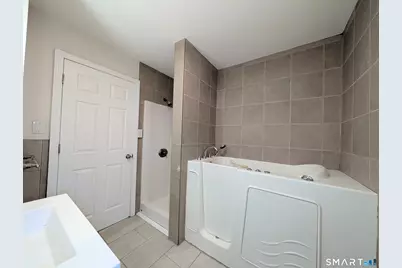 186 Marigold Avenue, Bridgeport, CT 06606 - Photo 18