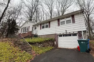 46 Forest Ct N, Hamden, CT 06518 - Photo 2