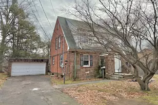 60 Hubbard Rd, Hartford, CT 06114 - Photo 2