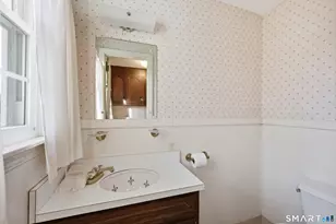 2 Farm Hill Rd, West Hartford, CT 06107 - Photo 16