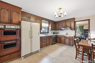 2 Farm Hill Rd, West Hartford, CT 06107 - Photo 12