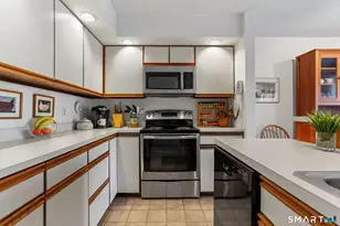 35 Balmaha Ct, Fairfield, CT 06825 - Photo 12