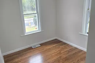 571 Wilson St, Waterbury, CT 06708 - Photo 8