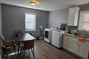 90 Bond St, Hartford, CT 06114 - Photo 6