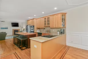 65 Thorpe St, Fairfield, CT 06824 - Photo 12