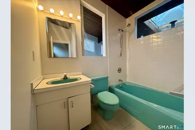 860 Oakwood Road, Orange, CT 06477 - Photo 30