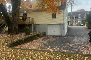 1031 Meriden Rd, Waterbury, CT 06705 - Photo 28