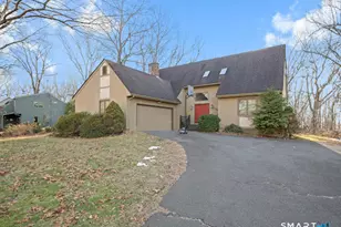 266 Knollwood Rd, Manchester, CT 06042 - Photo 2