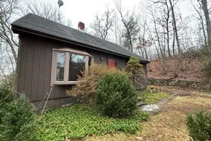 26 Village Cir, Naugatuck, CT 06770 - Photo 2