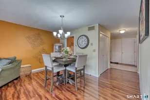 17 Hemlock Ct, Cromwell, CT 06416 - Photo 4