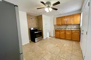 35 Baltic St, Hartford, CT 06112 - Photo 16