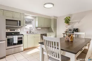 7 Sunbright Dr S, Meriden, CT 06450 - Photo 2