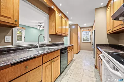 31 Oxford Court, Simsbury, CT 06070 - Photo 8