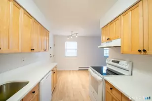 38 Enid St, Bridgeport, CT 06606 - Photo 6