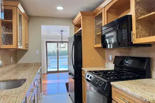 2 Highland Square, Avon, CT 06001 - Photo 6