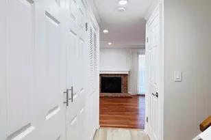 2 Highland Square, Avon, CT 06001 - Photo 4