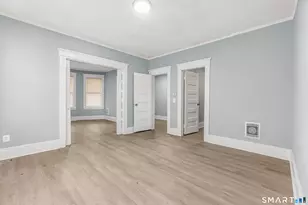 105 Carleton Ave, Bridgeport, CT 06604 - Photo 10