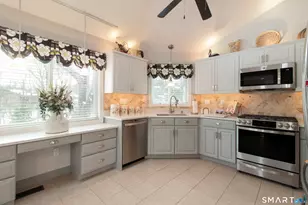 7 Meeting House Ln, Shelton, CT 06484 - Photo 6