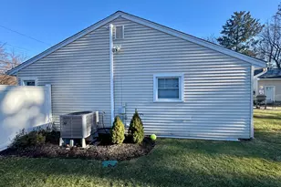 4 Hellstrom Rd, East Haven, CT 06512 - Photo 4