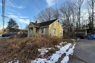 40 Beech St, Norwich, CT 06360 - Photo 2
